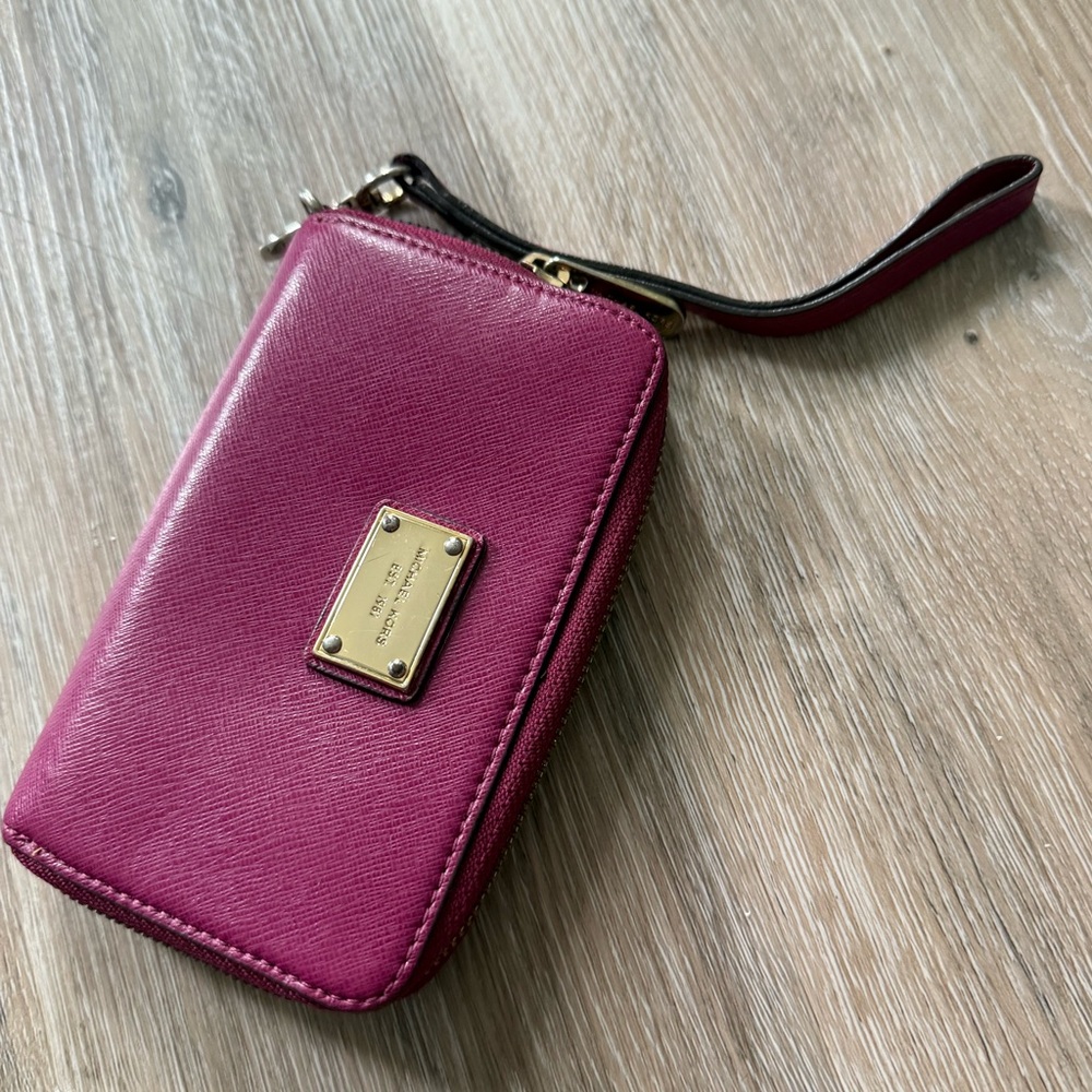 Y2K Michael Kors Fuchsia Wristlet